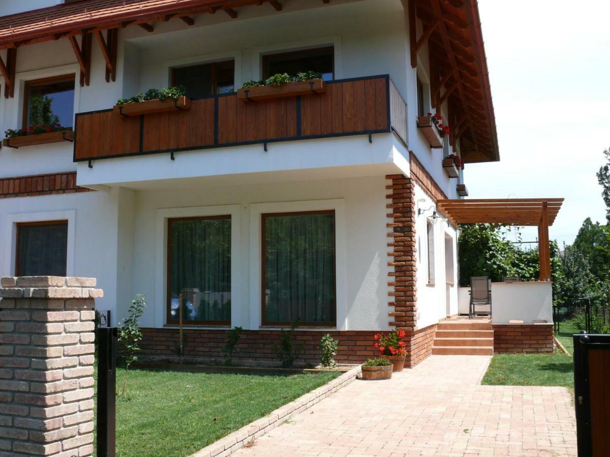 Sara Apartman Hévíz 外观 照片